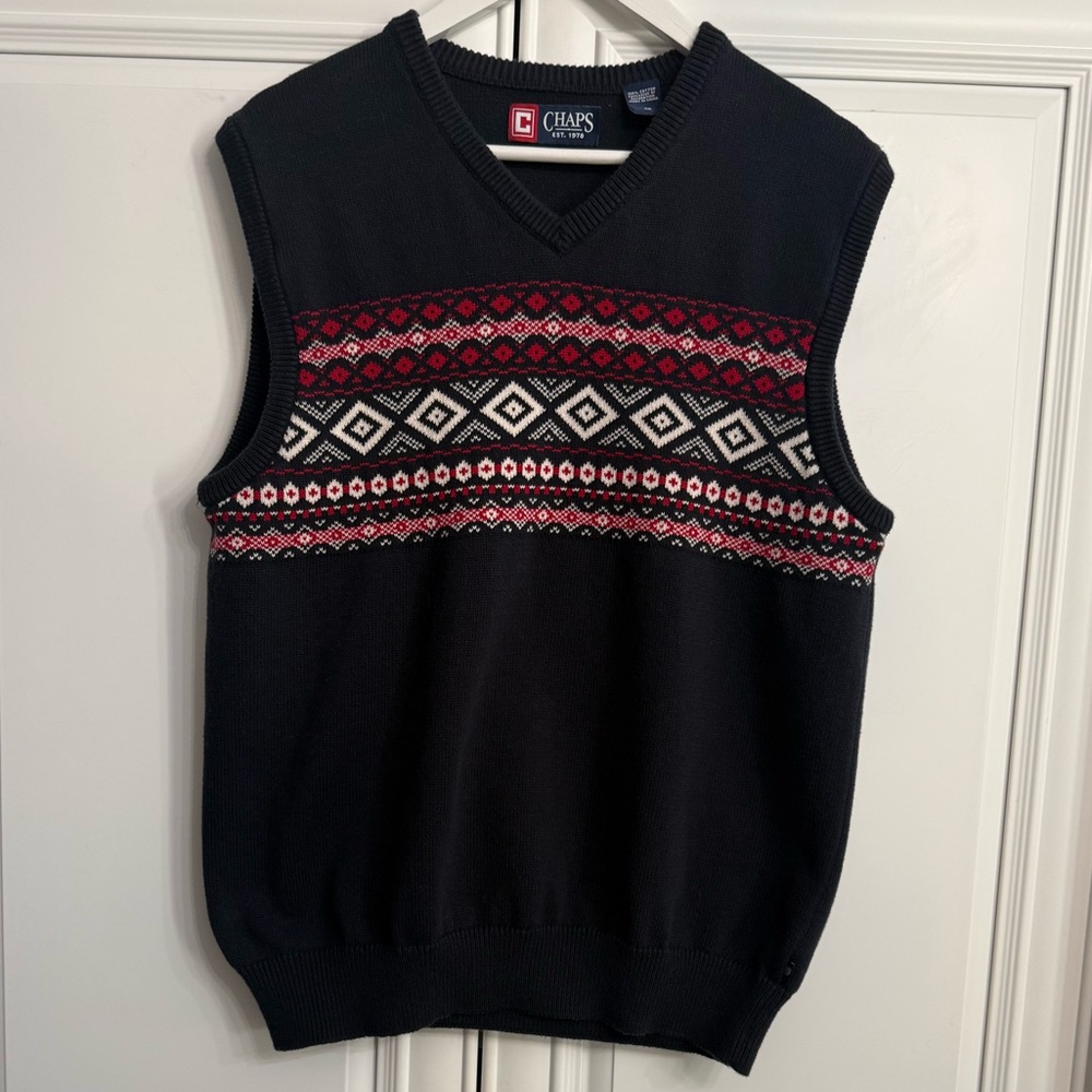 Chaps Men's Size Medium V-Neck Sweater Vest Navy w/Red + White Fair Isle Pattern